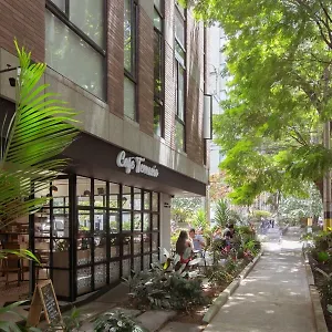 https://lush-loft-with-balcony-in-laureles.colombiamedellinhotels.com